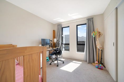 Photo of property in 2/11 Scanlen Terrace, Kelston, Auckland, 0602