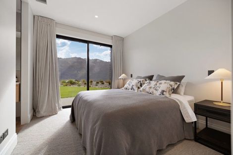 Photo of property in 136 Rosie Way, Glenorchy, 9372