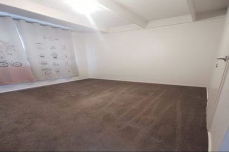 Photo of property in 1/2 Griffiths Place, Te Atatu South, Auckland, 0610