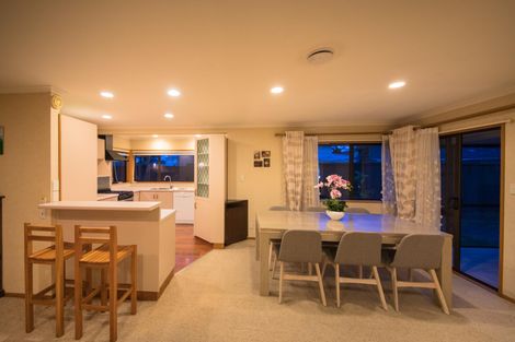 Photo of property in 8a Palm Avenue, Hokowhitu, Palmerston North, 4410