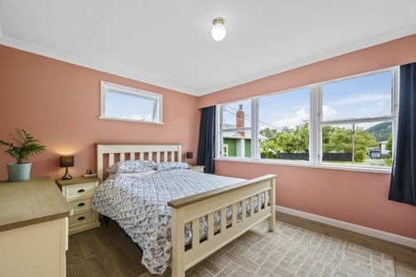 Photo of property in 34 Kaitawa Crescent, Paraparaumu, 5032