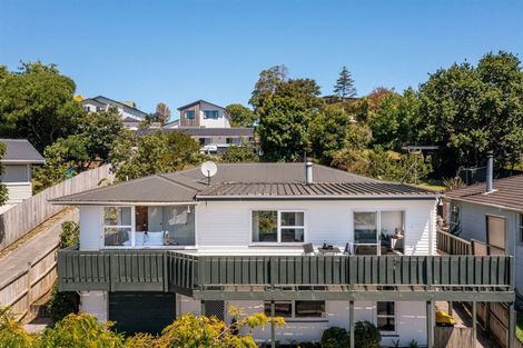 Photo of property in 33 Weatherly Road, Torbay, Auckland, 0630