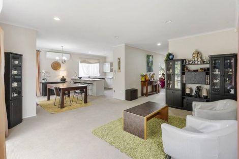 Photo of property in 12 Seresin Crescent, Flat Bush, Auckland, 2016