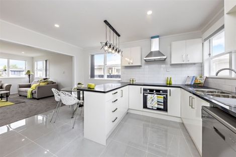 Photo of property in 13 Addington Avenue, Manurewa, Auckland, 2102