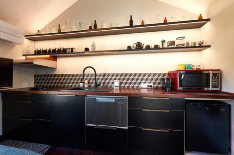 Photo of property in 12 Stafford Street, Mount Victoria, Wellington, 6011