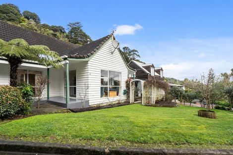 Photo of property in 13 Whiorau Grove, Lowry Bay, Lower Hutt, 5013