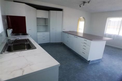 Photo of property in 53 Triangle Road, Massey, Auckland, 0614