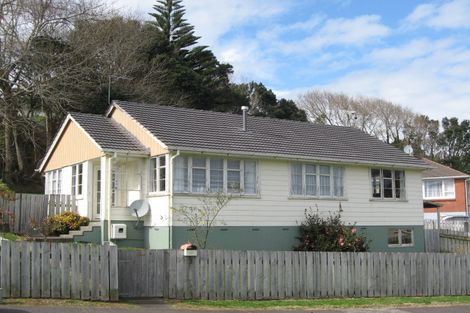 Photo of property in 11 Marton Place, Marfell, New Plymouth, 4310