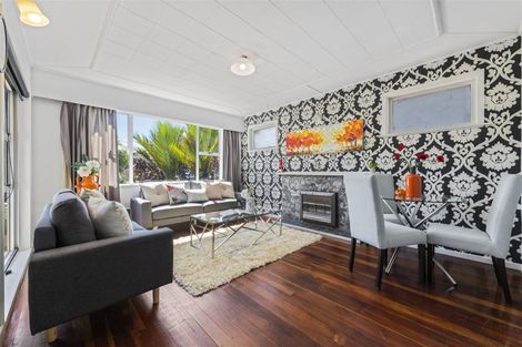 Photo of property in 121 Millbrook Road, Sunnyvale, Auckland, 0612