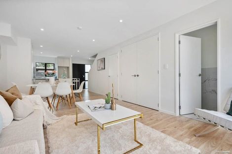 Photo of property in 4/9 Smiths Avenue, Papakura, 2110