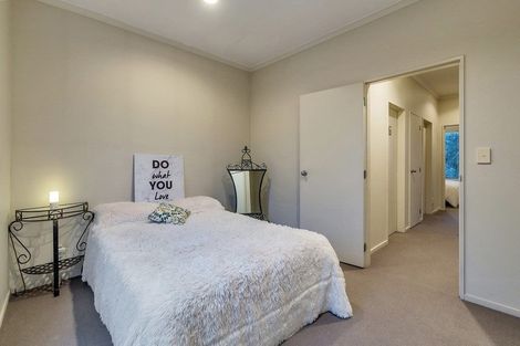 Photo of property in 39 Verdale Circle, Glen Eden, Auckland, 0602