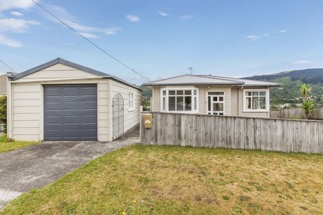 Photo of property in 21 Tawa Terrace, Tawa, Wellington, 5028