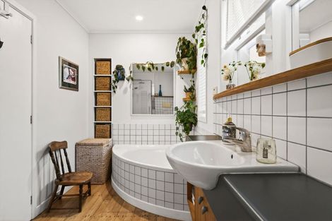 Photo of property in 23 Cliff Road, Torbay, Auckland, 0630