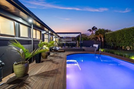 Photo of property in 16 Clyside Avenue, Half Moon Bay, Auckland, 2012