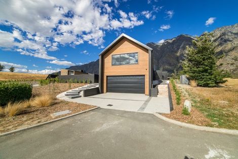 Photo of property in 6 Branigan Court, Jacks Point, Queenstown, 9371