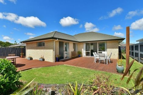 Photo of property in 16 Aitkenhead Court, Parakai, 0830