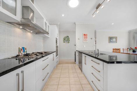 Photo of property in 16 Leafield Crescent, Henderson, Auckland, 0612