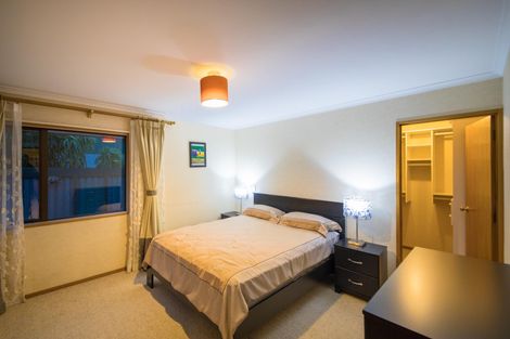 Photo of property in 8a Palm Avenue, Hokowhitu, Palmerston North, 4410