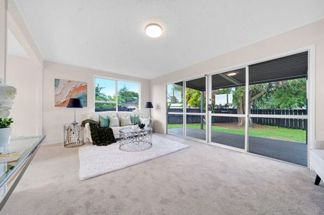 Photo of property in 54 Pukeroa Place, Papakura, 2110