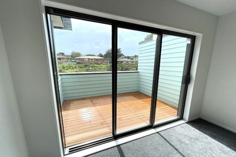 Photo of property in 152 Triangle Road, Massey, Auckland, 0614