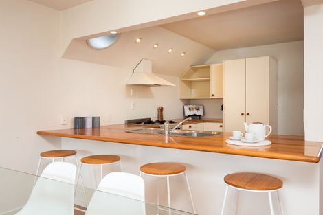 Photo of property in 2/17 Devon Street, Sydenham, Christchurch, 8023