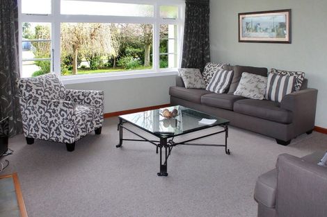 Photo of property in 12 Saint Albans Avenue, Hokowhitu, Palmerston North, 4410