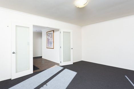 Photo of property in 4 Cliff View Drive, Green Bay, Auckland, 0604