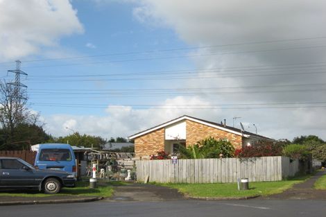 Photo of property in 2 Dumas Place, Rosehill, Papakura, 2113