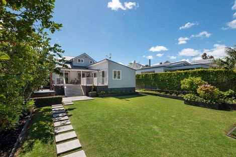 Photo of property in 165 Vauxhall Road, Narrow Neck, Auckland, 0624