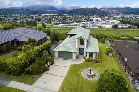Photo of property in 51 Riverstone Drive, Riverstone Terraces, Upper Hutt, 5018