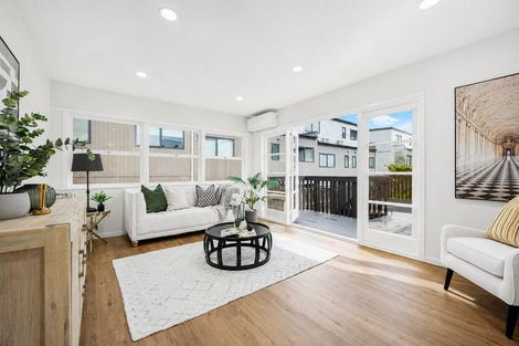 Photo of property in 9 Oteha Valley Road, Northcross, Auckland, 0632