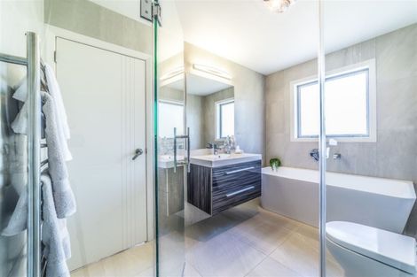 Photo of property in 102a Beach Road, Castor Bay, Auckland, 0620