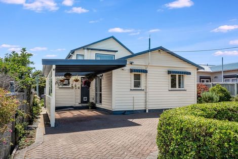 Photo of property in 76 Bayview Road, Paremata, Porirua, 5024