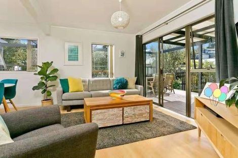 Photo of property in 2/7 Wilkinson Way, Browns Bay, Auckland, 0630