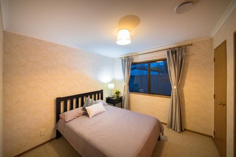 Photo of property in 8a Palm Avenue, Hokowhitu, Palmerston North, 4410