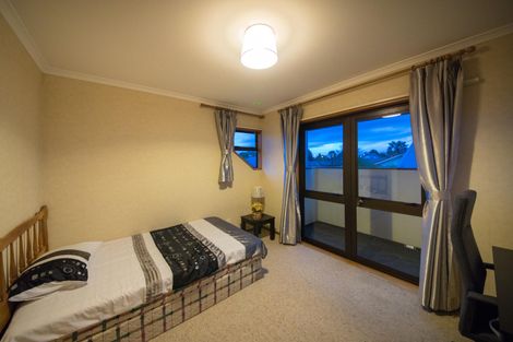 Photo of property in 8a Palm Avenue, Hokowhitu, Palmerston North, 4410