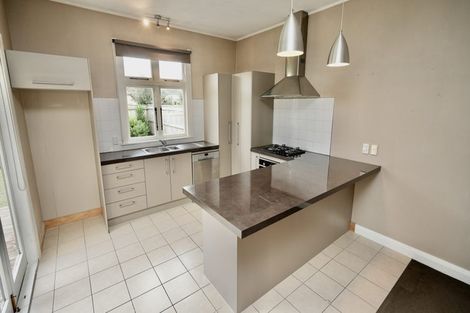 Photo of property in 27 Milverton Avenue, Hokowhitu, Palmerston North, 4410