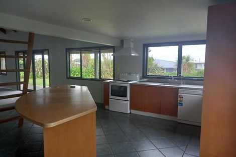 Photo of property in 17 The Outlook, Oakura, 4314