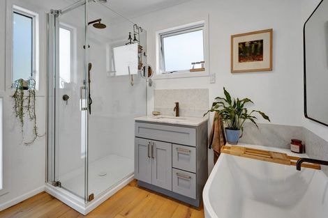 Photo of property in 17 Linda Street, Oakura, 4314