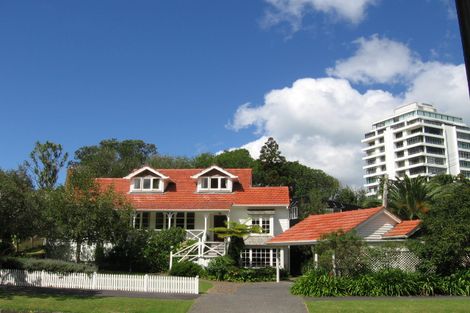 Photo of property in 51 Stanley Point Road, Stanley Point, Auckland, 0624