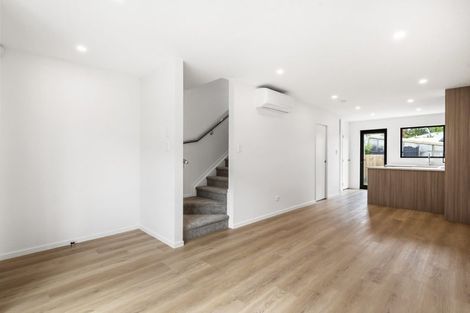 Photo of property in 8/94 Godley Road, Green Bay, Auckland, 0604