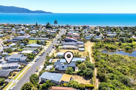 Photo of property in 29 Eruini Street, Waikanae Beach, Waikanae, 5036