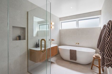 Photo of property in 2/1 The Brae, Mount Pleasant, Christchurch, 8081