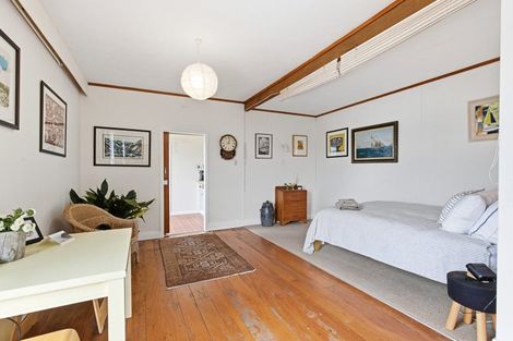 Photo of property in 427 Karaka Bay Road, Karaka Bays, Wellington, 6022