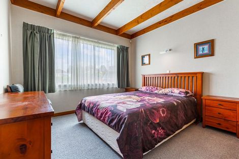 Photo of property in 1/2 Edwards Avenue, Henderson, Auckland, 0610