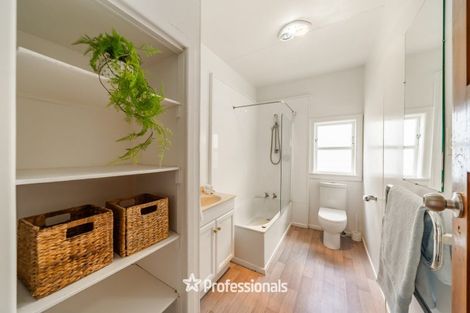 Photo of property in 79 Queens Drive, Lyall Bay, Wellington, 6022