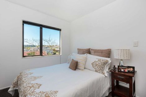 Photo of property in 9/44 Fields Parade, Oteha, Auckland, 0632