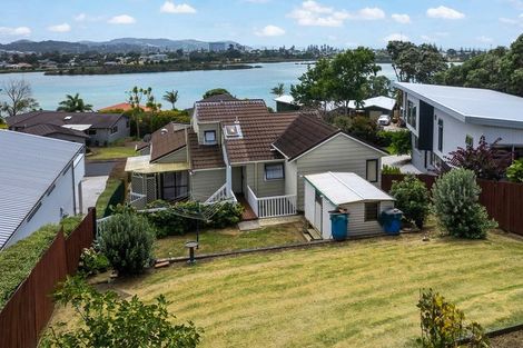 Photo of property in 28 Maori Hut Road, Red Beach, 0932