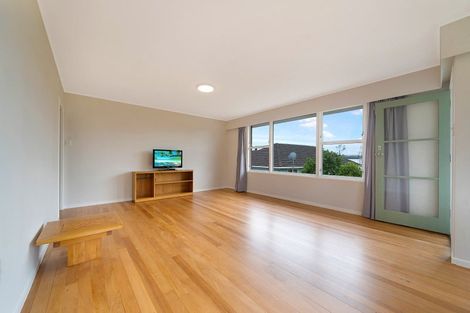 Photo of property in 2/7 Windermere Crescent, Blockhouse Bay, Auckland, 0600