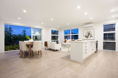 Photo of property in 21 Headland Drive, Long Bay, Auckland, 0630